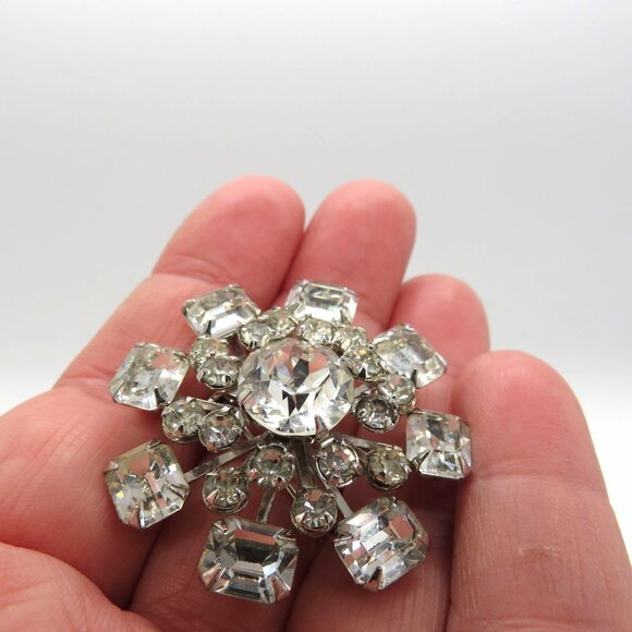 Vintage Rhinestone Brooch 1.5" Silver Tone Clear Round Square Stones Floral Pin - Picture 7 of 12